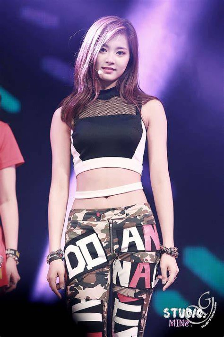 10+ Times TWICE's Mina Was A Sexy ShoulderLine Queen In The Prettiest