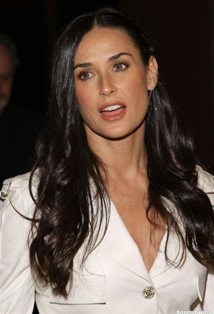 1280x2120 Demi Moore Hot Images iPhone 6 plus Wallpaper, HD Celebrities