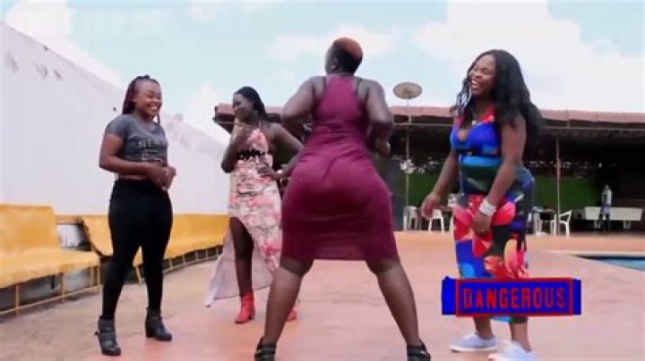 4 sexy Big ass africains twerk in crazy dance girls YouTube