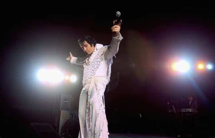 A Look Back at Elvis and Priscilla Presley&rsquo;s Las Vegas Wedding Over