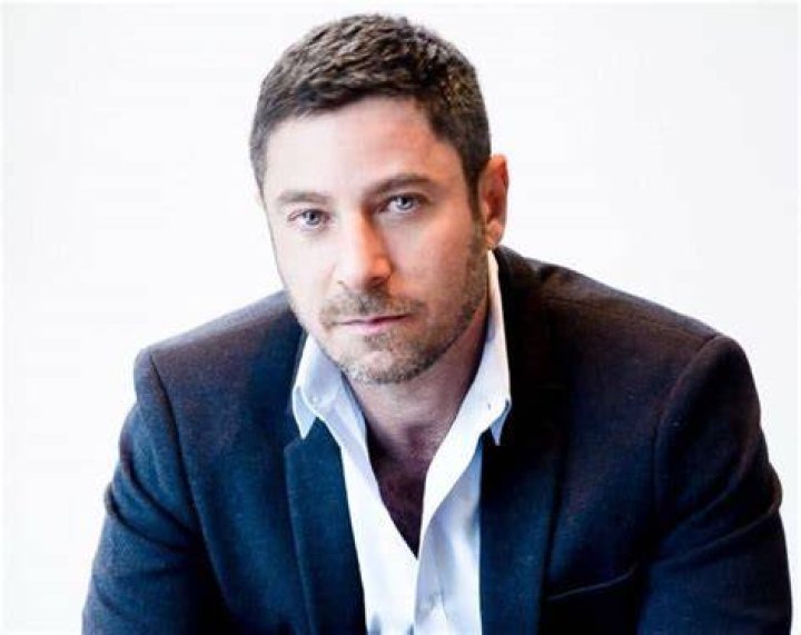 Aaron Kirman Bio, Wiki, Net Worth, Dating, Partner, Age, Height