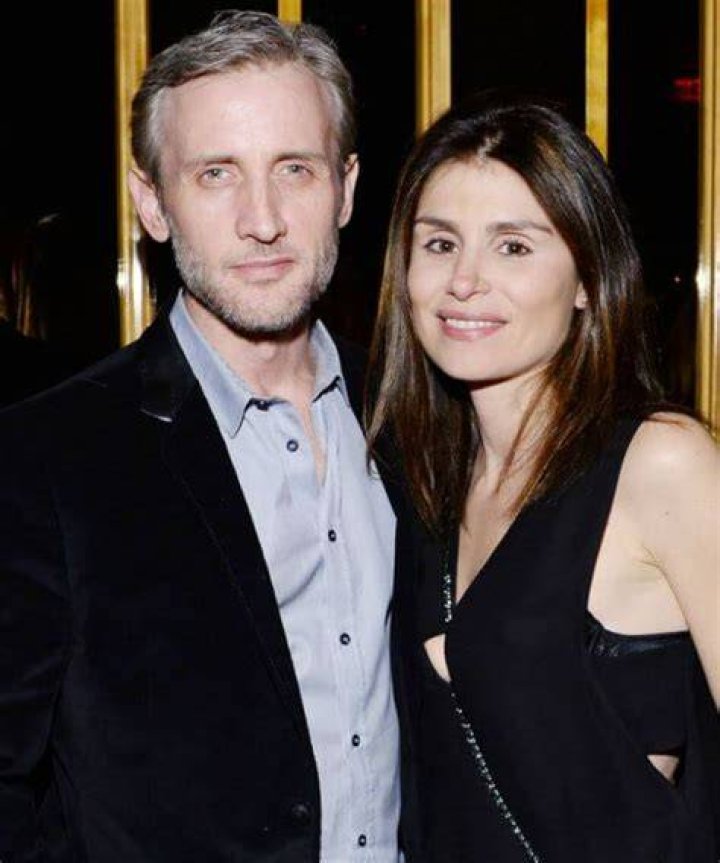 ABC News Anchor Dan Abrams is dating his long-time girlfriend Florinka Pesenti. Are they married?