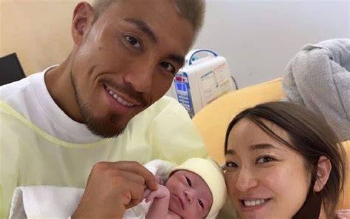 Akira Tozawa & his wife expecting child