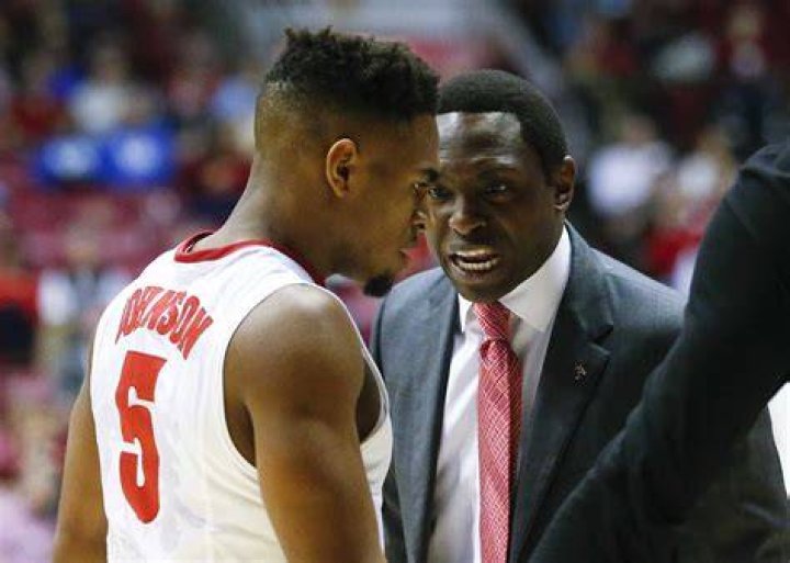 Alabama coach Avery Johnson, son brace for return to face A&M