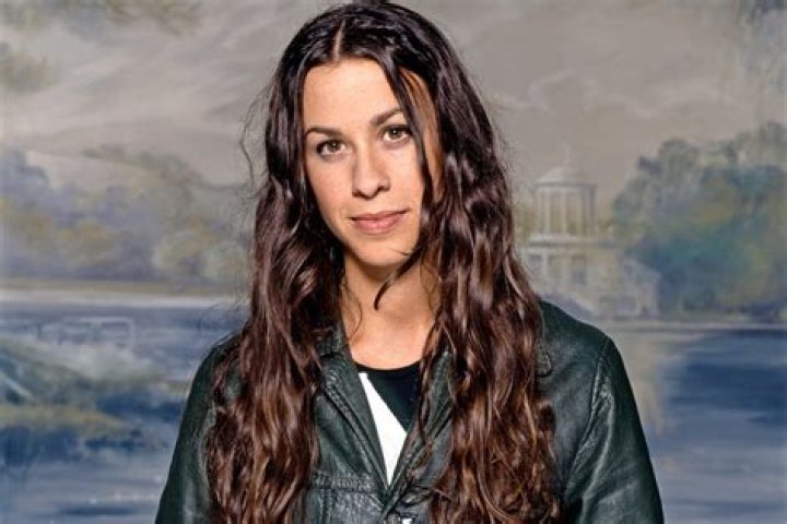 Alanis Morissette's Weight Gain The Singer Was Mocked for Being Fat