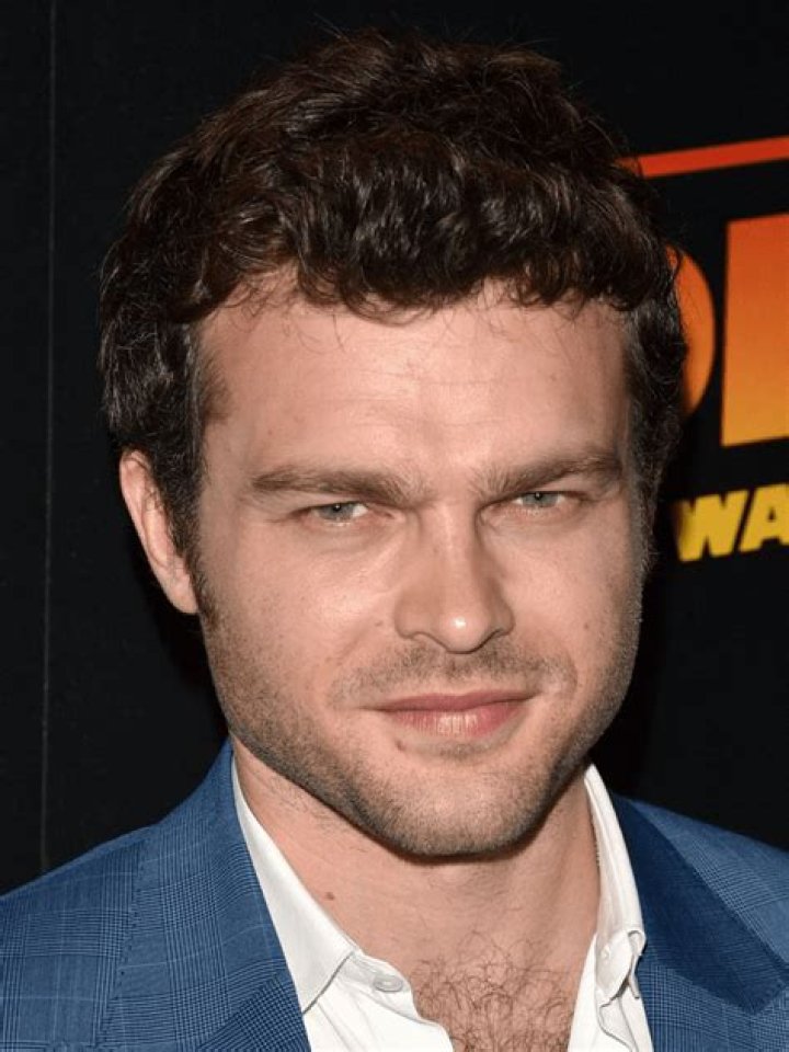 Alden Ehrenreich Biography, Age, Family, Height, and Net Worth