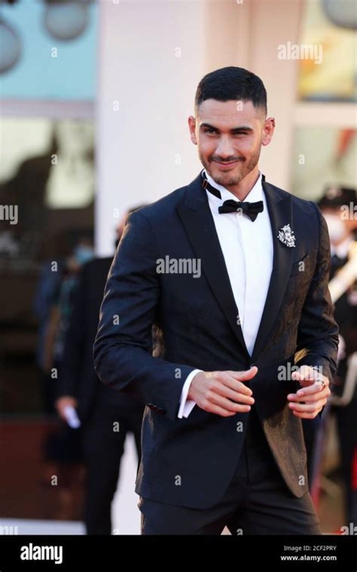 Alejandro Speitzer Biography, Peak, Girlfriend, Wiki & Extra StarDesk