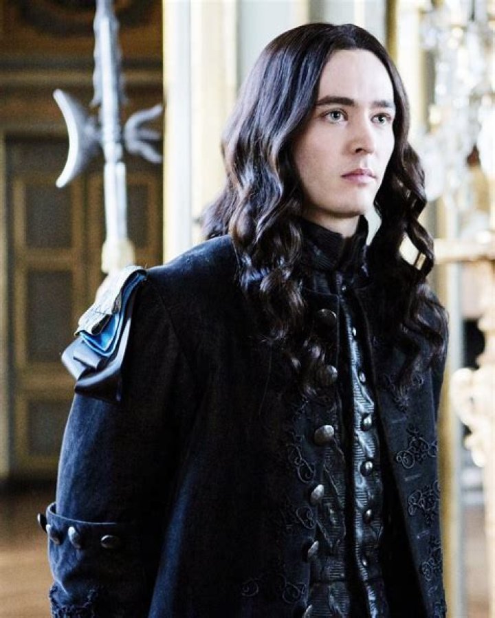 alex vlahos V eyes, blagden versailles, Versailles tv series