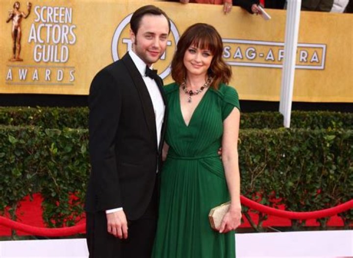Alexis Bledel Siblings Were Raised In Houston Texas |