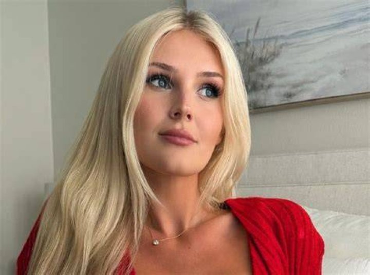 Allie Dunn Model Biography, Age, Wiki, Height, Bio, Info, Birthday
