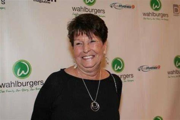 Alma Wahlberg Bio Net Worth, Children, Age, Daughter's Death, Facts