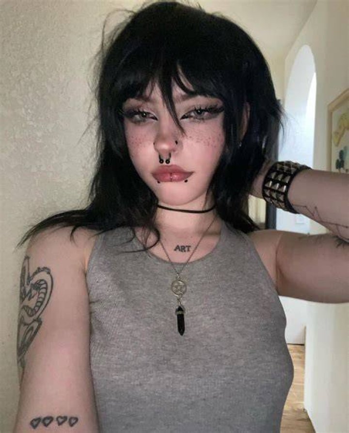 Alt girl taking big loads r/FacialFun