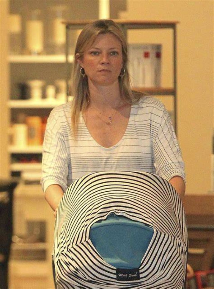 Amy Smart shopping with her daughter in Beverly Hills GotCeleb