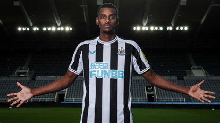 Analysing Alexander Isak Newcastle United's new striker and club