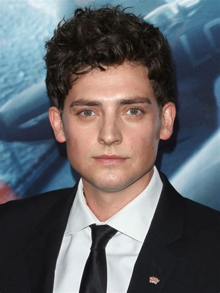 Aneurin Barnard AdoroCinema