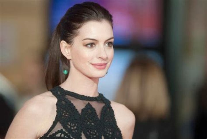 Anne Hathaway Age, Net Worth, Husband, Family, Height and Biography