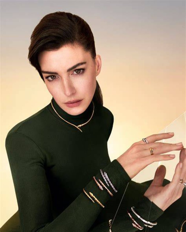 Anne Hathaway Will Campaign Throughout Philly Area For Hillary Clinton