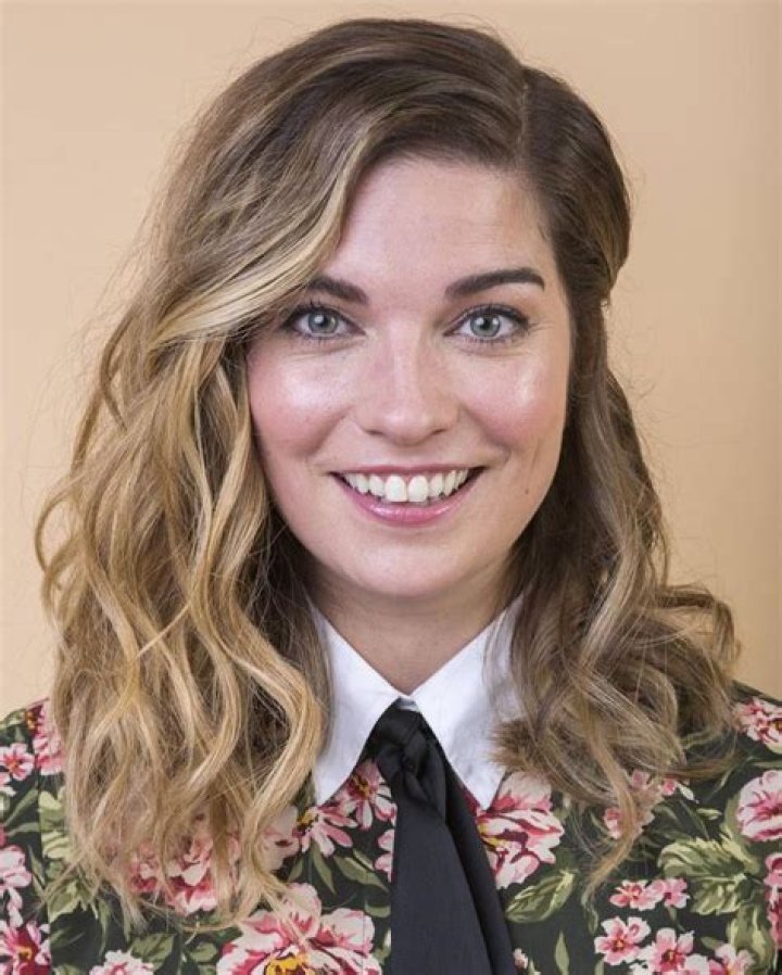 Annie Murphy Updates on Instagram &ldquo;***season 6 spoilers*** &ldquo;I&rsquo;d like
