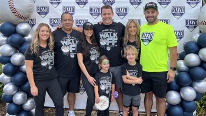 Anthony Rizzo Hosts Annual WalkOff For Cancer In Florida CBS Chicago