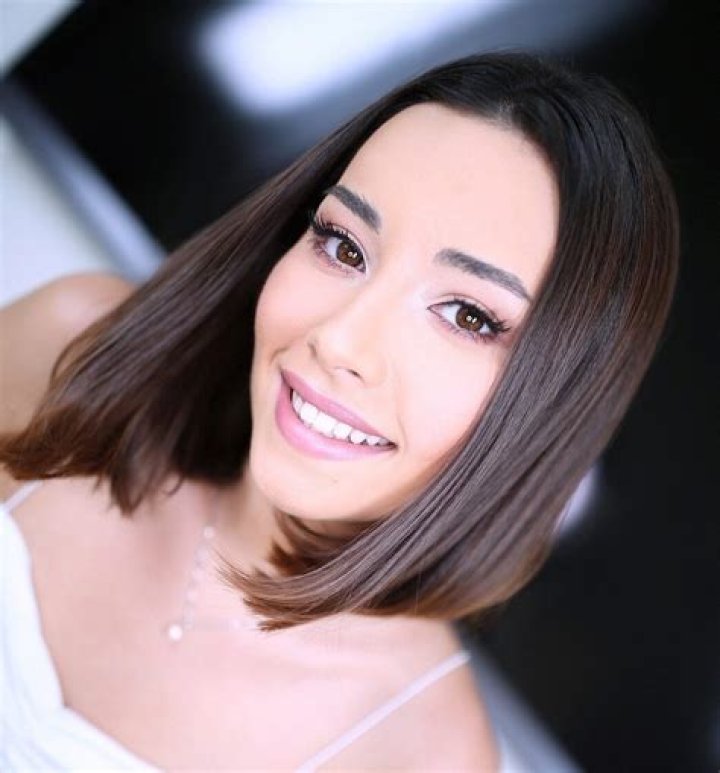 Aria Lee on Direct.me