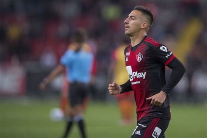 Atlas Javier Correa suspendido tres partidos por insultar al &aacute;rbitro