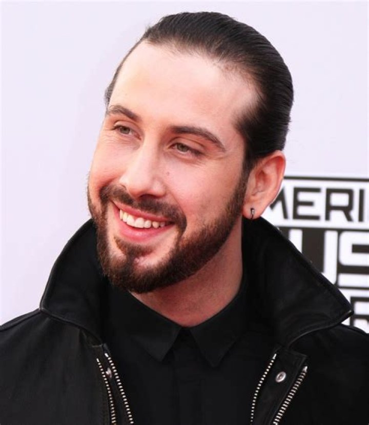 Avi Kaplan Picture 1 2014 American Music Awards Arrivals