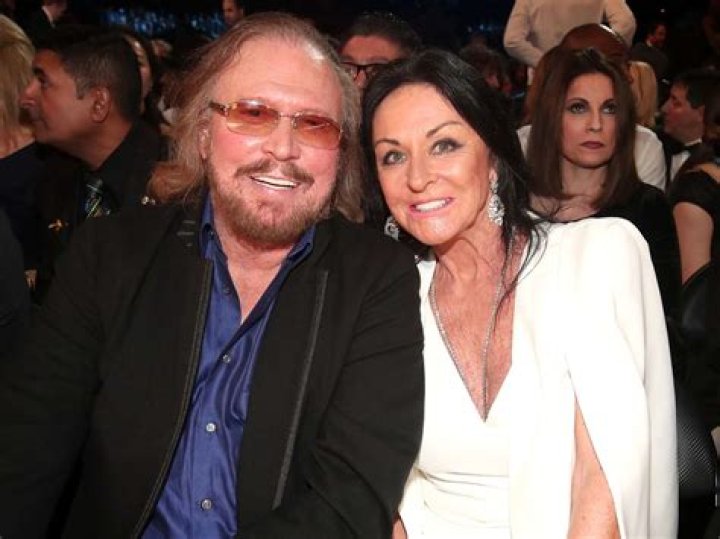 Barry Gibb & His Wife of 52 Years Have 5 Kids & 7 Grandkids He Prays