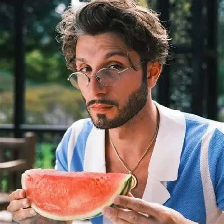 bbno Biography, Age, Height, Net Worth (2023), Family, GF