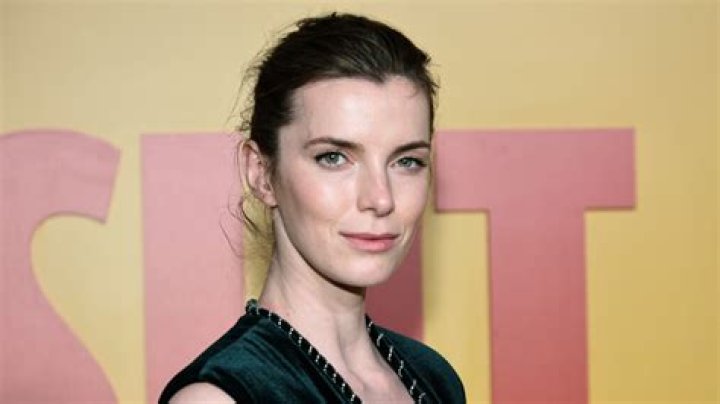 Betty Gilpin Law and Order Fandom