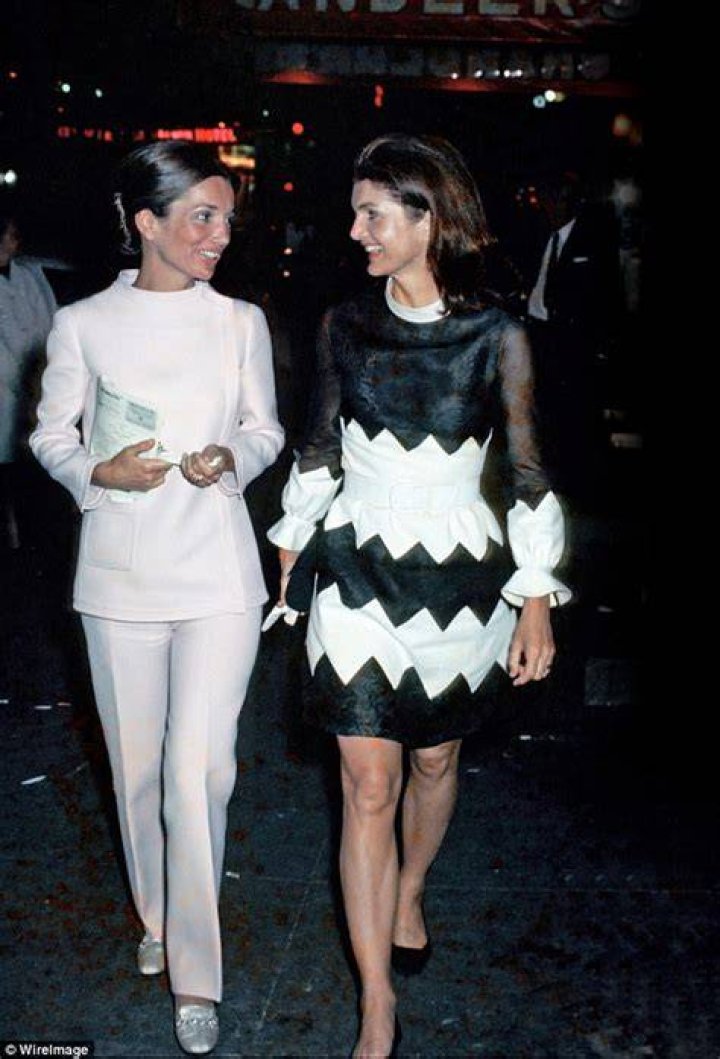 Bitter jealousy between Jackie O and her sister Lee Daily Mail Online