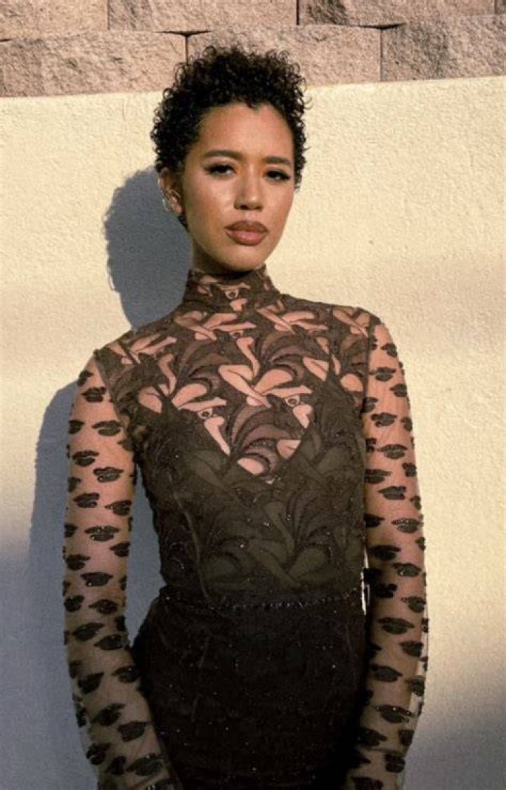 BlinkBlog | Jasmin Savoy Brown