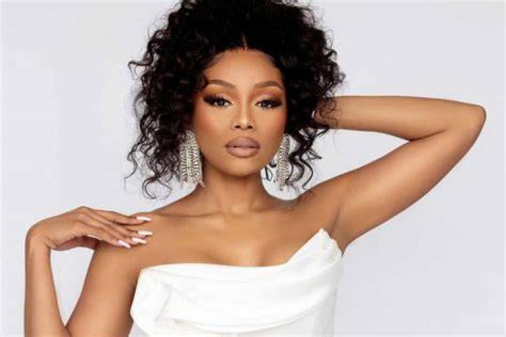 Bonang Matheba's B00BS break the Pictures News365.co.za