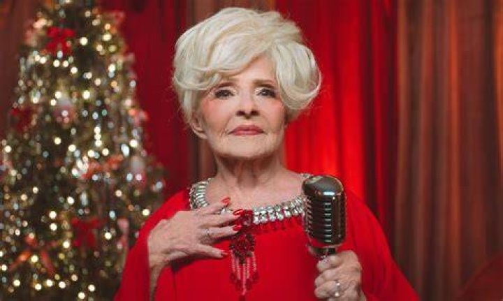 Brenda Lee's 'Rockin' Around The Christmas Tree' Hits No. 1 VIDEO