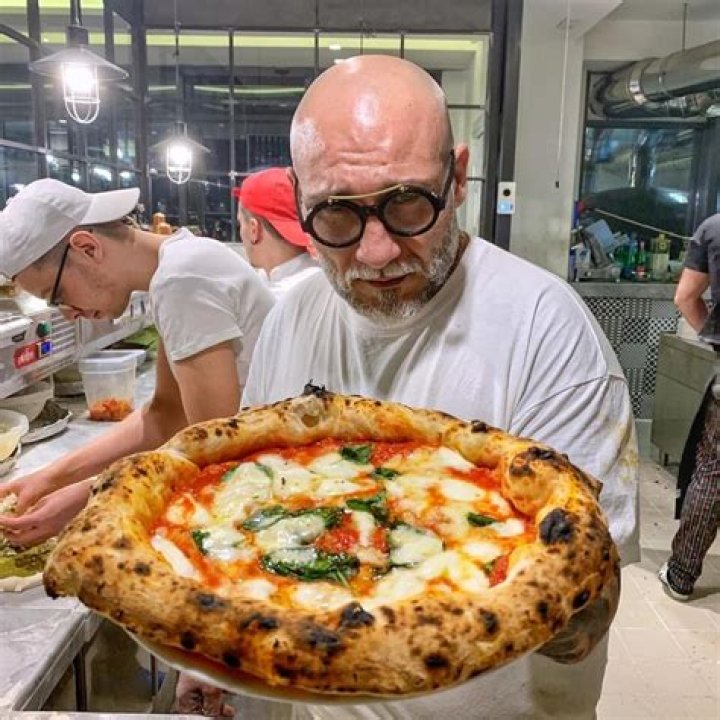 Briatore la pizza migliore costa 6 &euro; ma Crazy Pizza gioca un altro