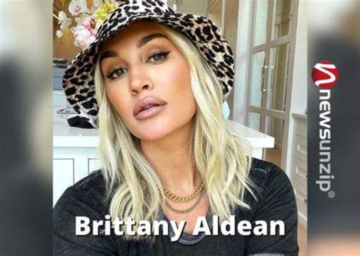 Brittany Aldean wiki Biography height Net Worth image LabuWiki