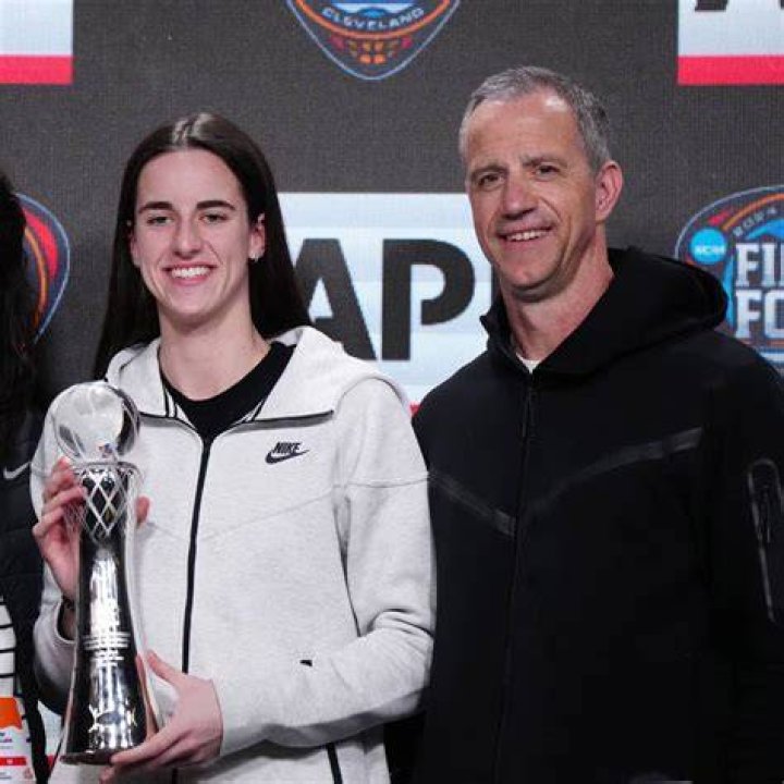 Caitlin Clark&rsquo;s parents are her biggest supporters. All about Brent and