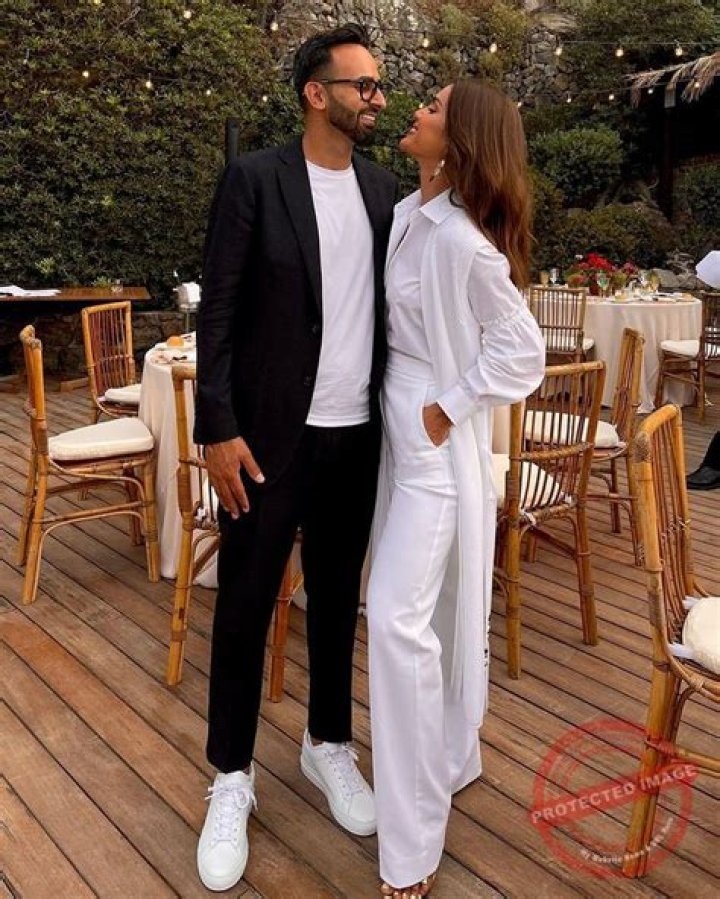 Camila Coelho Wikipedia, Age, Wife, Husband, Diet, Net Worth, Collection