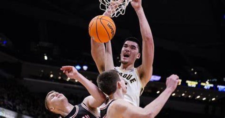 Canadian centre Zach Edey starring in NCAA with mother supporting nearby