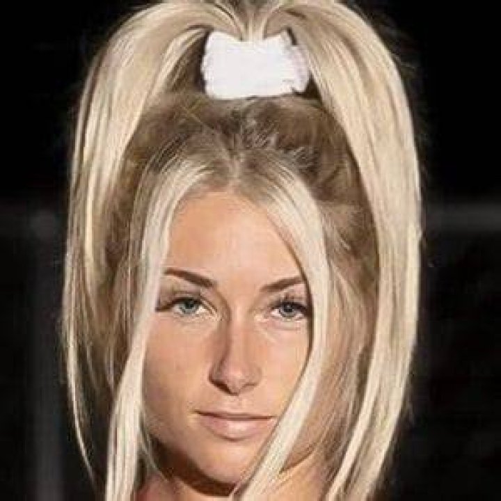 Carriejune Anne Bowlby Bio, Age, Height Models Biography