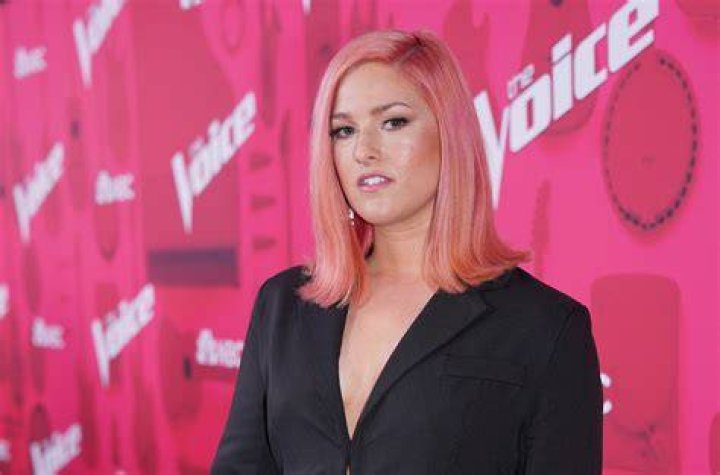 Cassadee Pope Comes Clean About Rumors She&rsquo;s Dating Chris Young