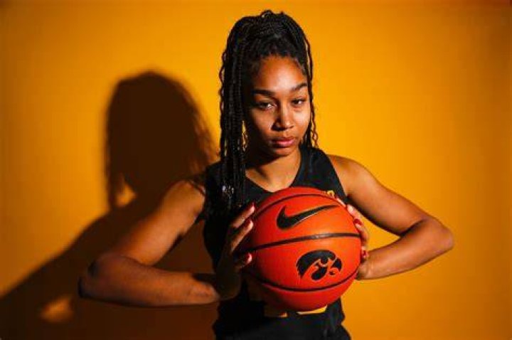 Cedar Rapids native Hannah Stuelke shines in Iowa&rsquo;s exhibition rout
