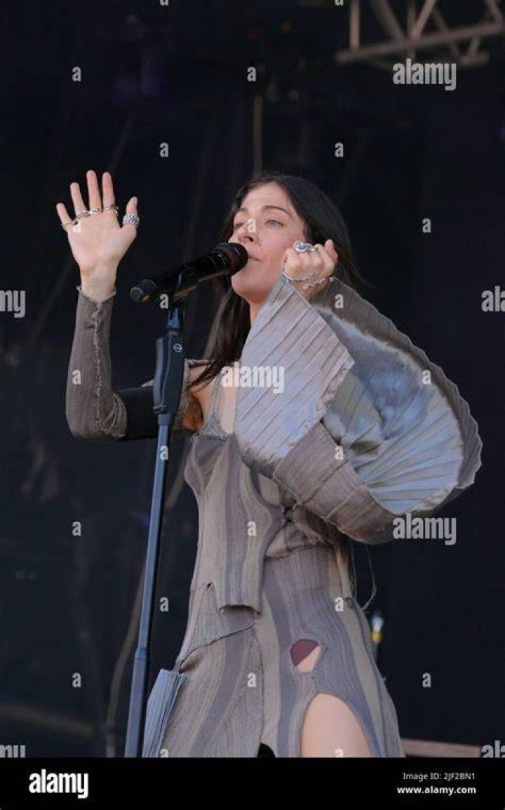 Chairlift Lead Singer Caroline Polachek&rsquo;s WeddingPhotos Vogue