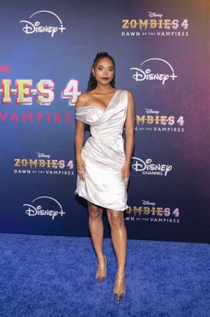 Chandler Kinney &ldquo;Zombies 2&rdquo; Premiere in Burbank &bull; CelebMafia
