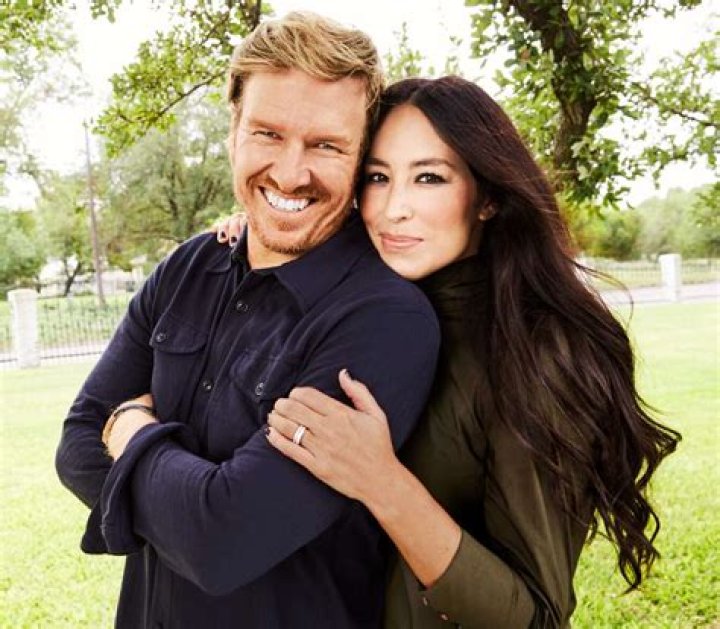 Chip and Joanna Gaines Chip and joanna gaines, Fixer upper joanna