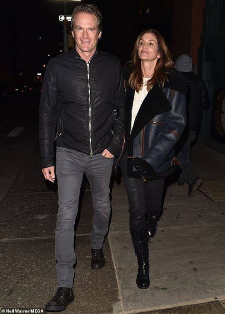 Cindy Crawford enjoys romantic dinner with husband in WeHo Daily Mail