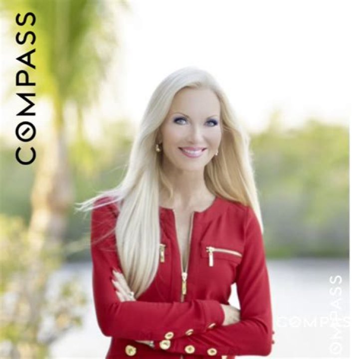 Cindy Cyrus Licensed Broker Associate and Top 1.5 of Agents