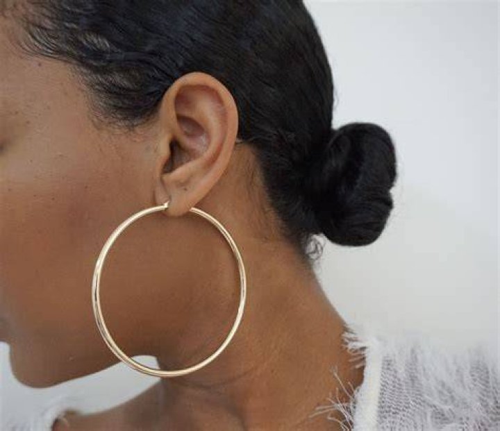 Claudia wearing big gold hoops Claudia Schiffer Photo (19839837) Fanpop