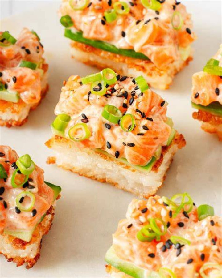 COOKED SALMON CRISPY RICE WAFFLE 🤤 with smashed avocado & cucumber