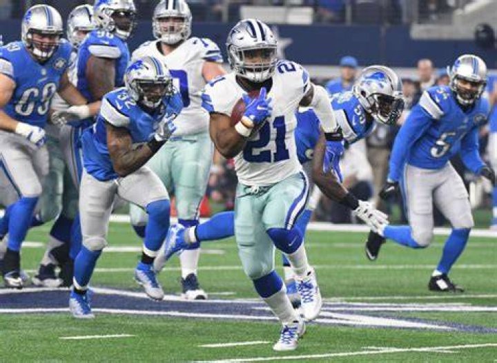 Cowboys RB Ezekiel Elliott Continues To Be Limited With Hamstring Strain