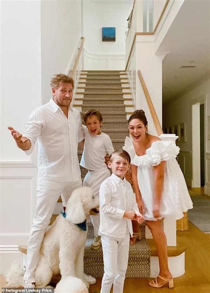 Curtis Stone Wife, Children, Parents, Siblings, Ethnicity, Wiki, Age
